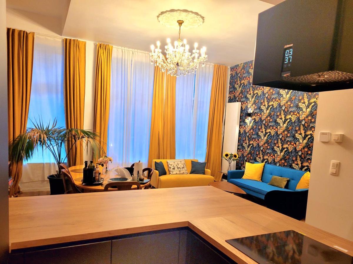 Brand New Camelia Room With Private Bathroom บรัสเซลส์ ภายนอก รูปภาพ