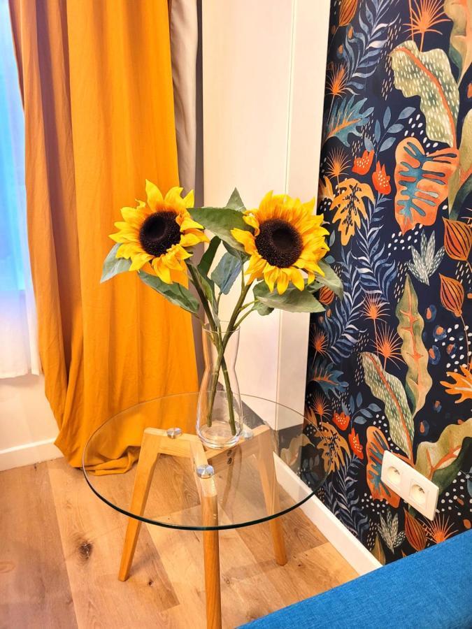 Brand New Camelia Room With Private Bathroom บรัสเซลส์ ภายนอก รูปภาพ