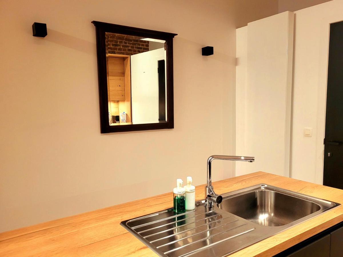 Brand New Camelia Room With Private Bathroom บรัสเซลส์ ภายนอก รูปภาพ