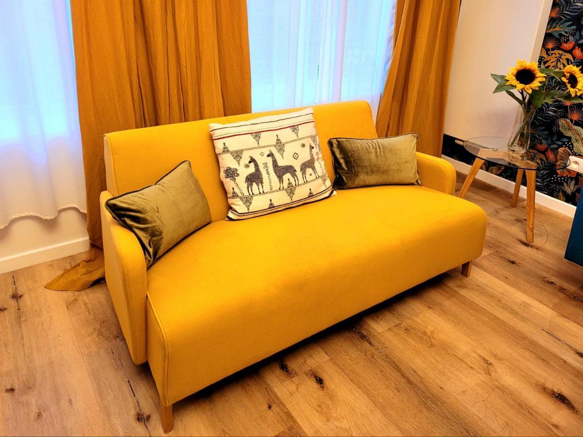 Brand New Camelia Room With Private Bathroom บรัสเซลส์ ภายนอก รูปภาพ