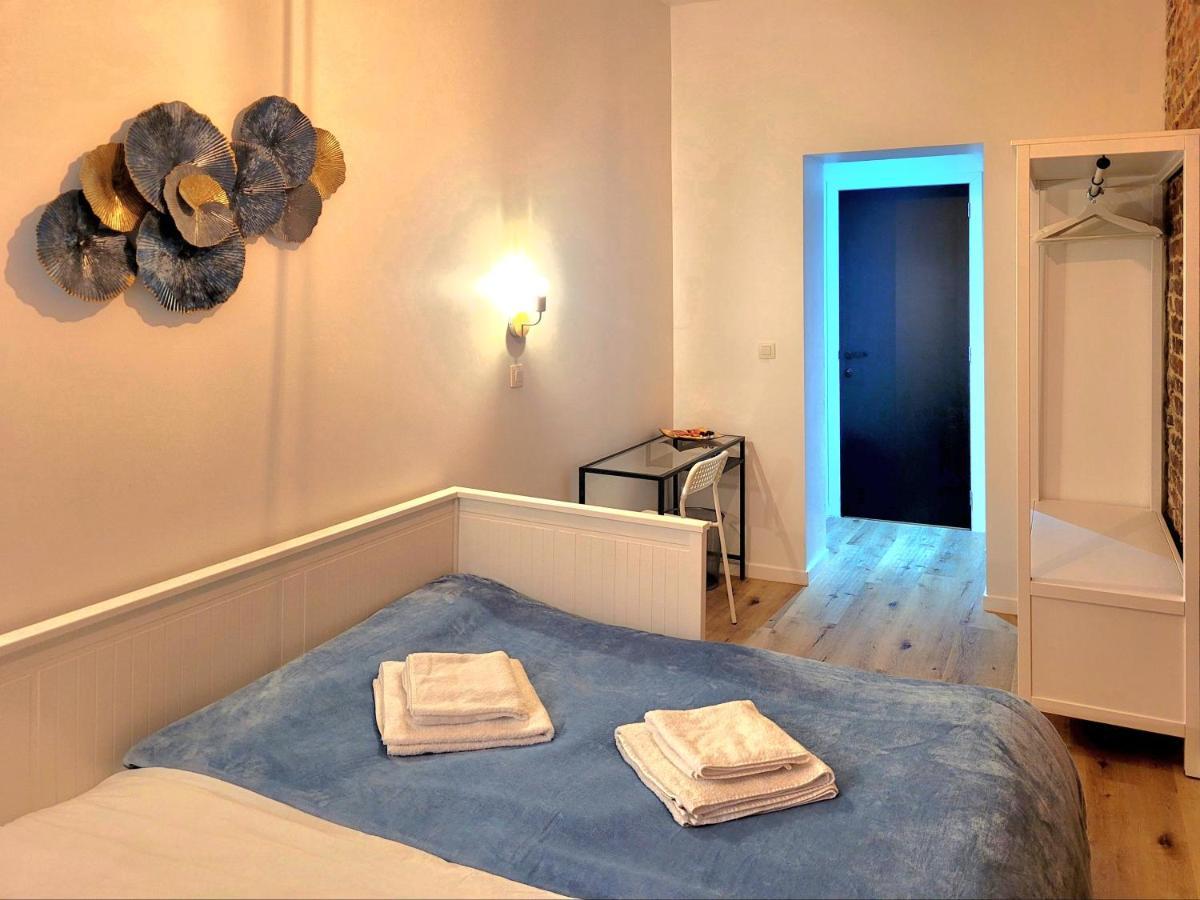 Brand New Camelia Room With Private Bathroom บรัสเซลส์ ภายนอก รูปภาพ