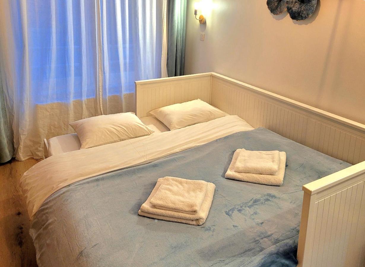 Brand New Camelia Room With Private Bathroom บรัสเซลส์ ภายนอก รูปภาพ