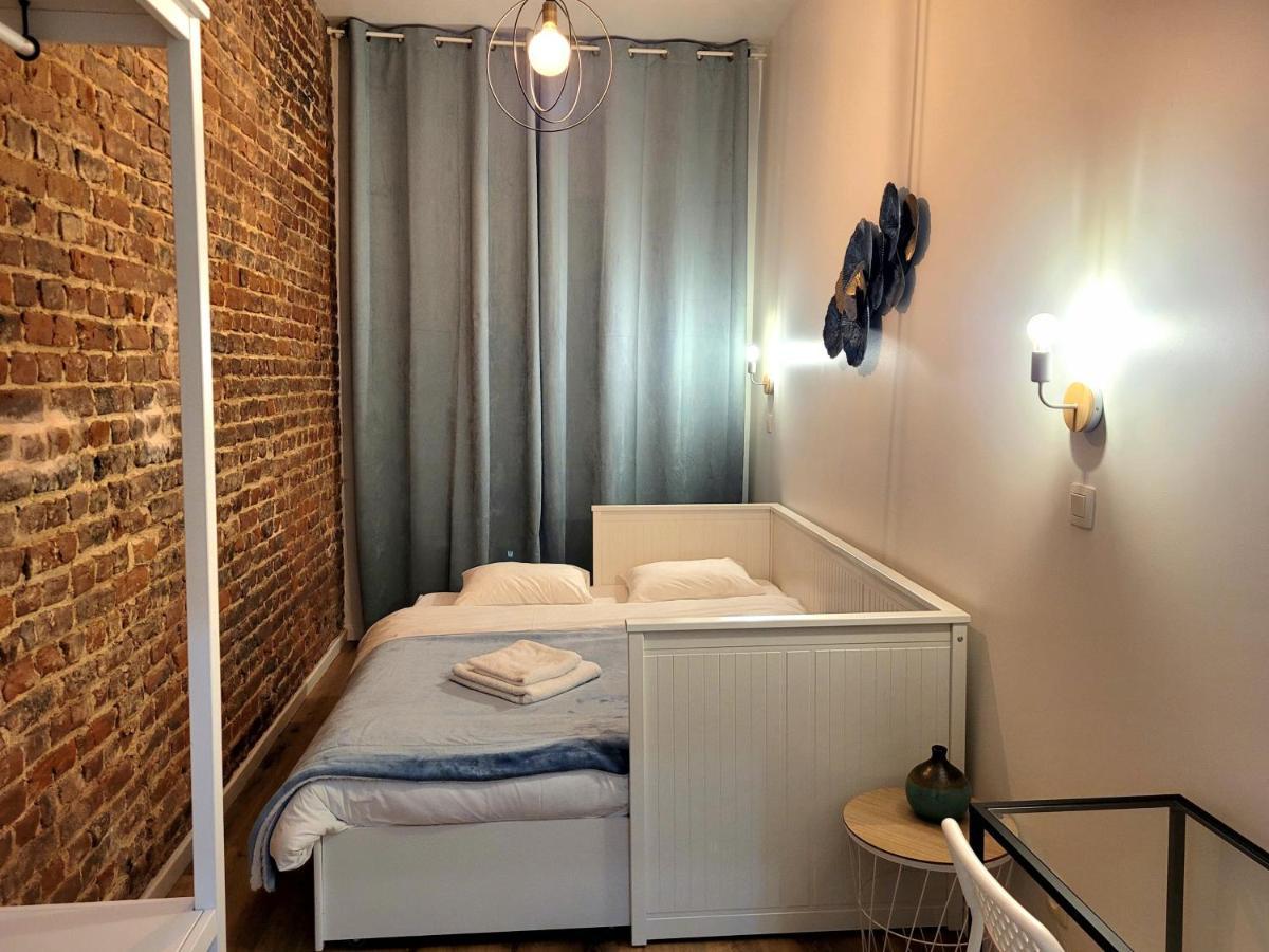 Brand New Camelia Room With Private Bathroom บรัสเซลส์ ภายนอก รูปภาพ