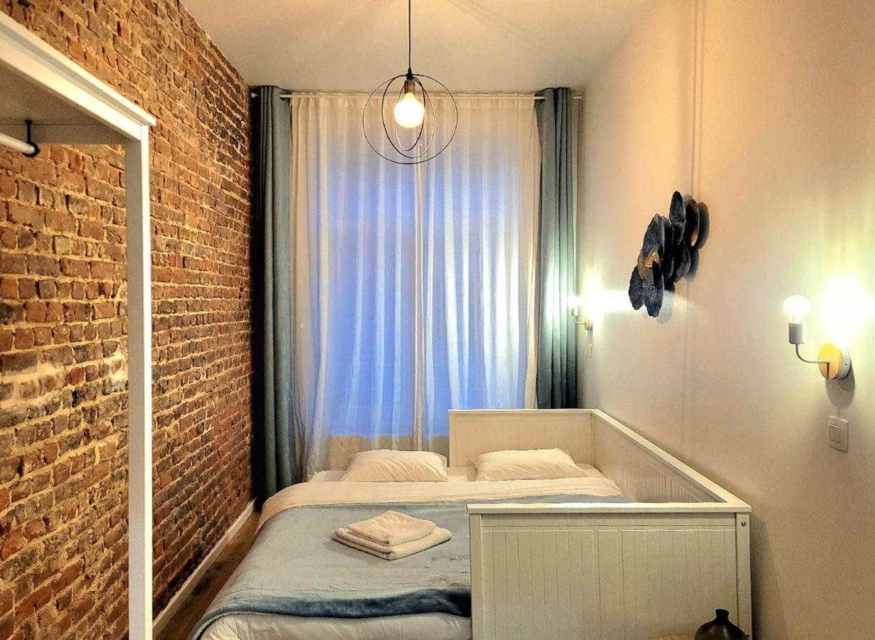 Brand New Camelia Room With Private Bathroom บรัสเซลส์ ภายนอก รูปภาพ